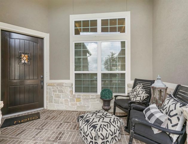 27 Crown Trail, Sugar Land, TX 77498