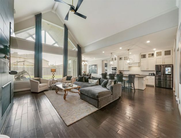 27 Crown Trail, Sugar Land, TX 77498