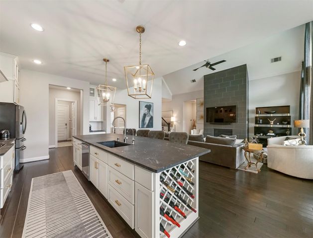 27 Crown Trail, Sugar Land, TX 77498