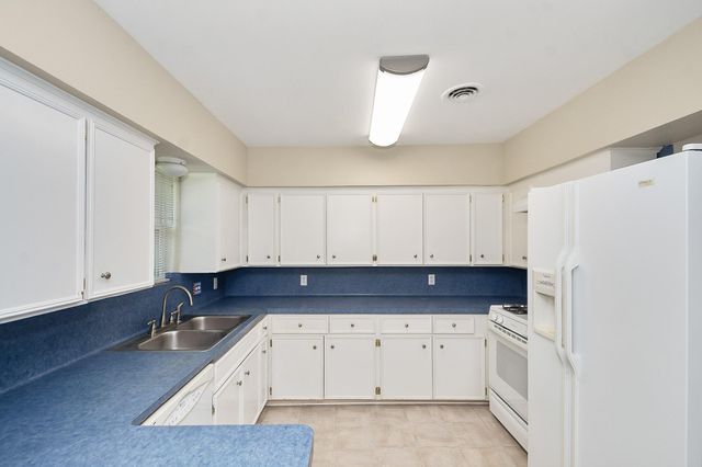 9515 Beverlyhill Street, Houston, TX 77063