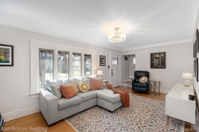 49 AMHERST Road, Pleasant Ridge, MI 48069