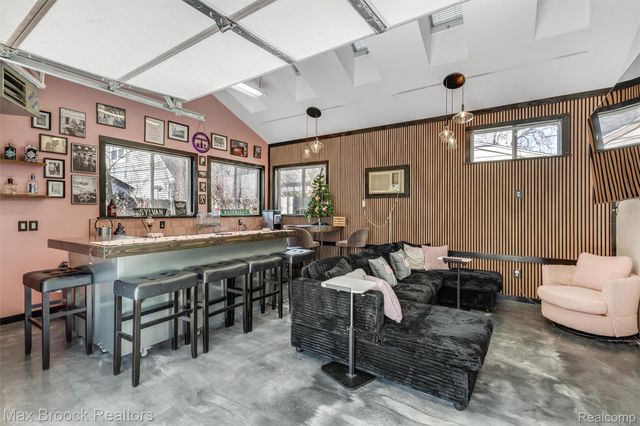 49 AMHERST Road, Pleasant Ridge, MI 48069