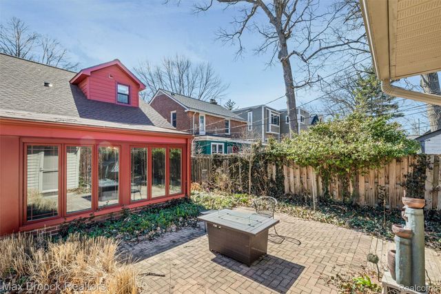 49 AMHERST Road, Pleasant Ridge, MI 48069