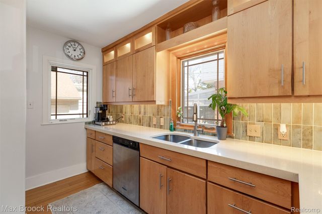 49 AMHERST Road, Pleasant Ridge, MI 48069