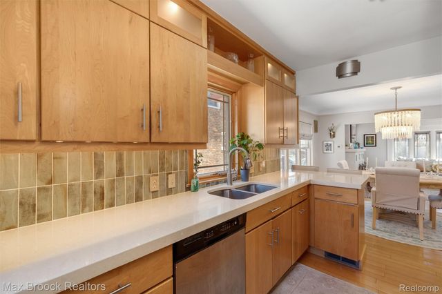 49 AMHERST Road, Pleasant Ridge, MI 48069