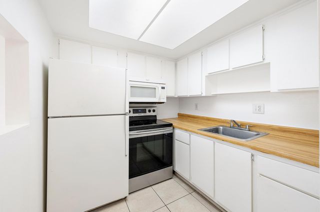 2929 SE Ocean Boulevard 103-2, Stuart, FL 34996