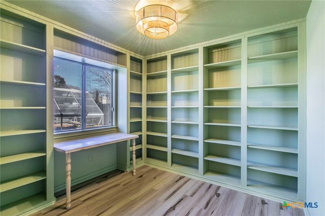 1912 Waterbury Court, Temple, TX 76502