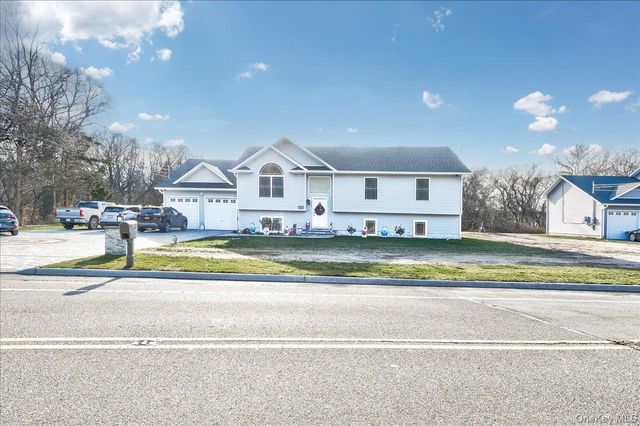 468 Granny Road, Medford, NY 11763