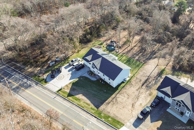 468 Granny Road, Medford, NY 11763