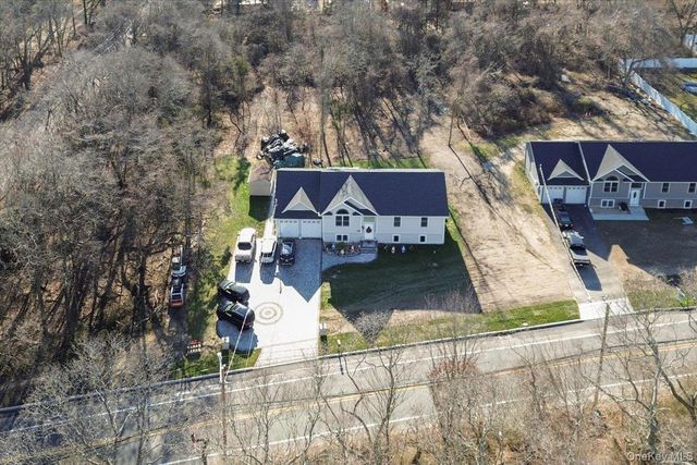 468 Granny Road, Medford, NY 11763