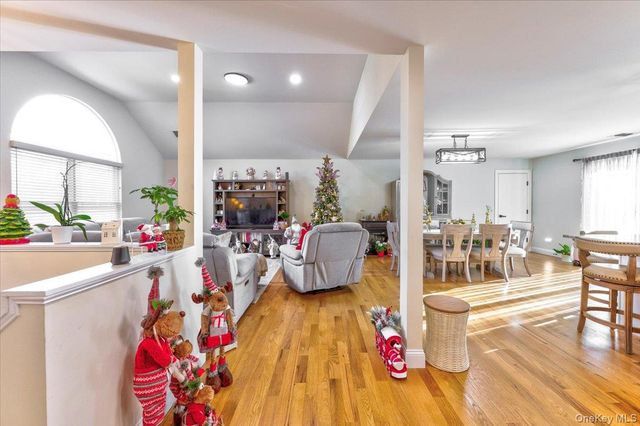 468 Granny Road, Medford, NY 11763