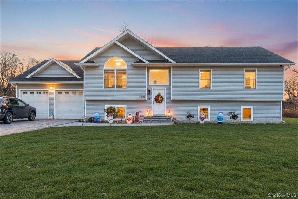 468 Granny Road, Medford, NY 11763