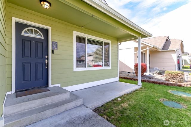 9921 Greenleaf Loop SE, Yelm, WA 98597