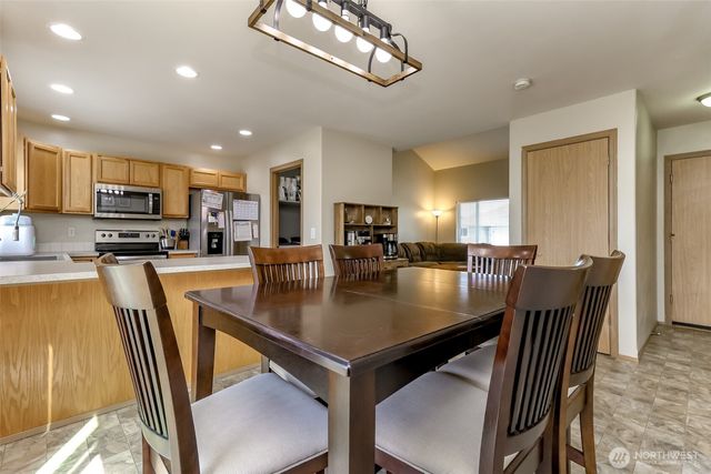9921 Greenleaf Loop SE, Yelm, WA 98597