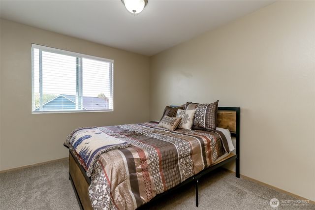 9921 Greenleaf Loop SE, Yelm, WA 98597