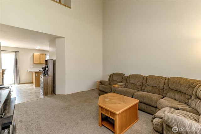 9921 Greenleaf Loop SE, Yelm, WA 98597