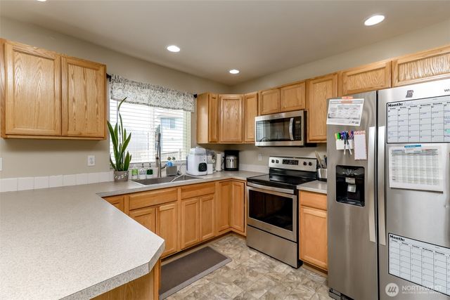 9921 Greenleaf Loop SE, Yelm, WA 98597