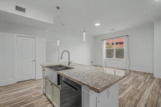 300 St Joseph Parkway 124, Houston, TX 77002