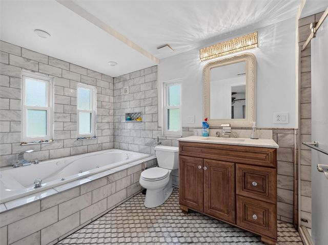 14820 COUNTY ROAD 48, Astatula, FL 34705
