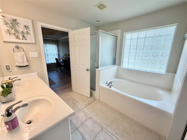 301 Friends Knoll Lane, Friendswood, TX 77546
