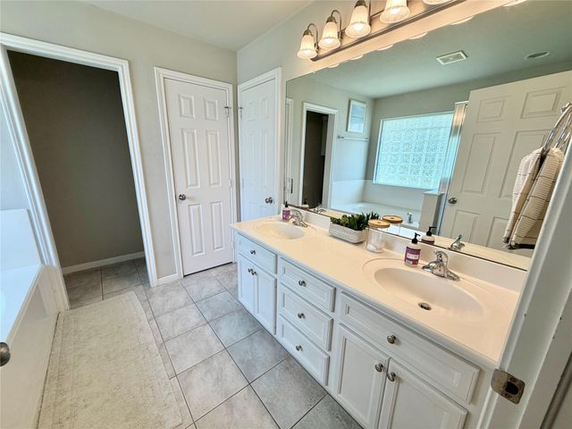 301 Friends Knoll Lane, Friendswood, TX 77546