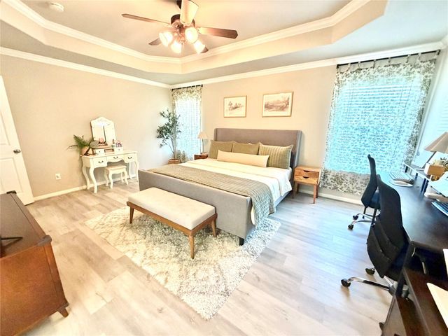 301 Friends Knoll Lane, Friendswood, TX 77546