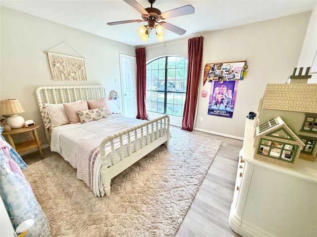 301 Friends Knoll Lane, Friendswood, TX 77546