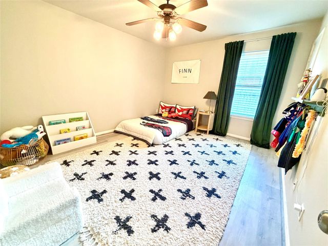 301 Friends Knoll Lane, Friendswood, TX 77546