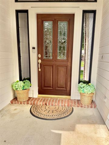 301 Friends Knoll Lane, Friendswood, TX 77546