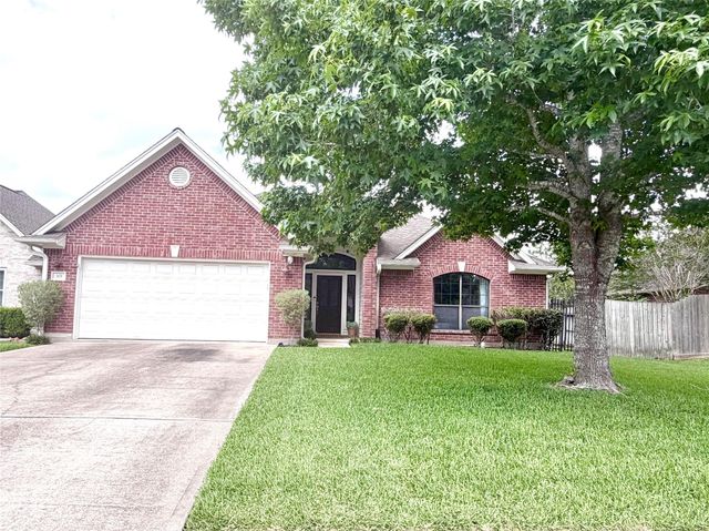 301 Friends Knoll Lane, Friendswood, TX 77546