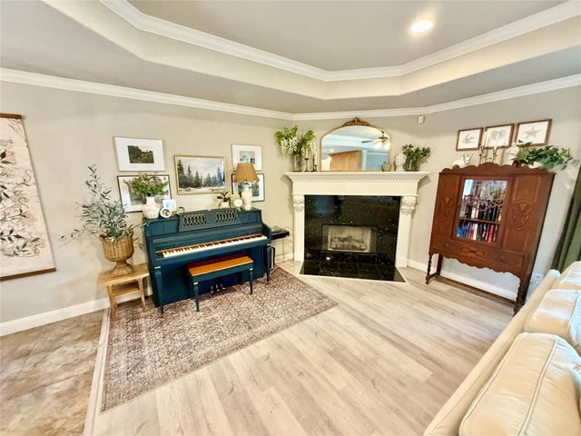 301 Friends Knoll Lane, Friendswood, TX 77546