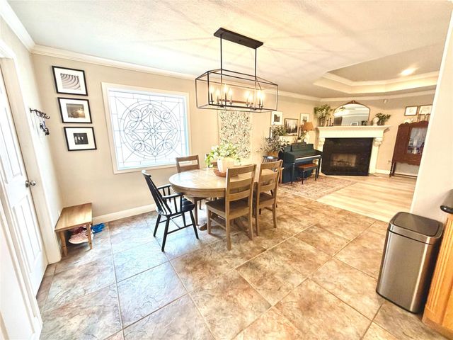 301 Friends Knoll Lane, Friendswood, TX 77546