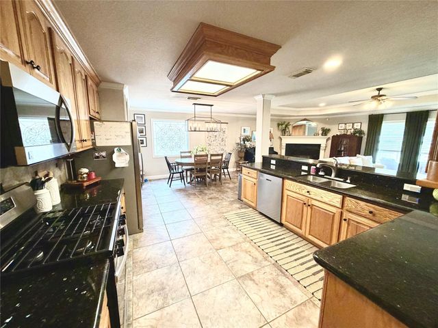 301 Friends Knoll Lane, Friendswood, TX 77546