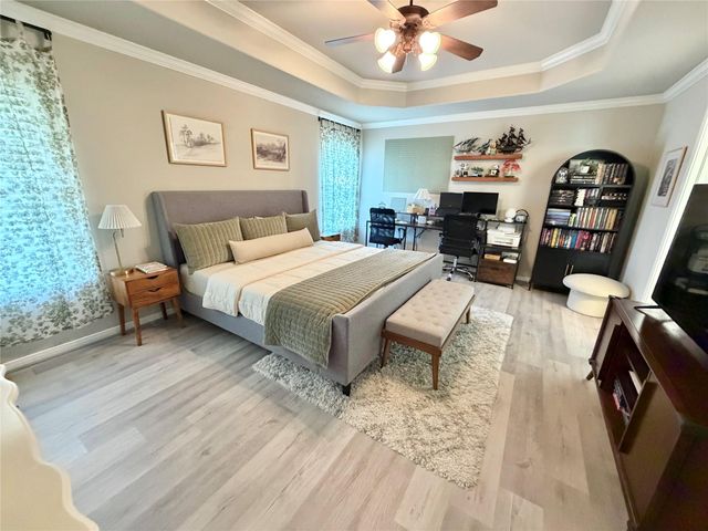 301 Friends Knoll Lane, Friendswood, TX 77546