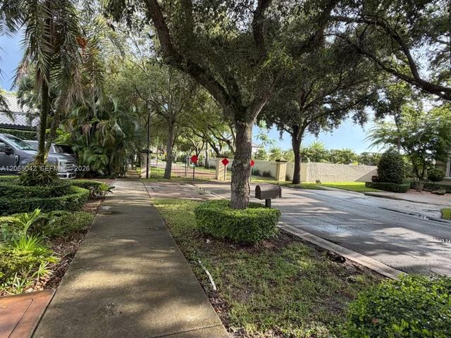 15901 NW 83rd Pl, Miami Lakes, FL 33016