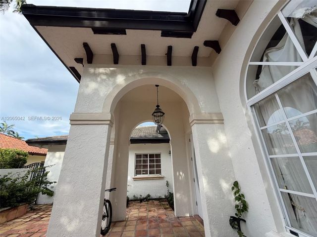 15901 NW 83rd Pl, Miami Lakes, FL 33016