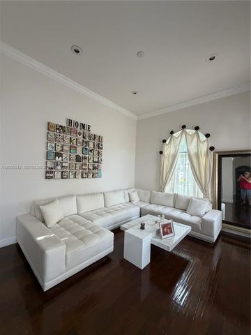 15901 NW 83rd Pl, Miami Lakes, FL 33016