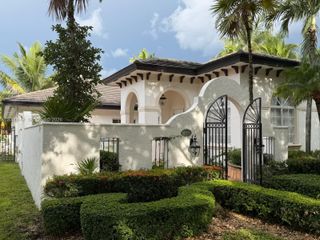 15901 NW 83rd Pl, Miami Lakes, FL 33016