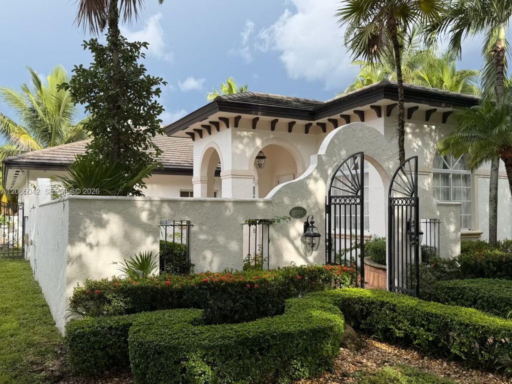 15901 NW 83rd Pl, Miami Lakes, FL 33016