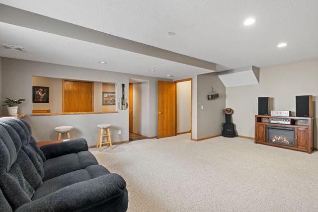 6345 Bailey Trail, Inver Grove Heights, MN 55077