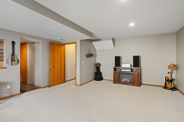 6345 Bailey Trail, Inver Grove Heights, MN 55077