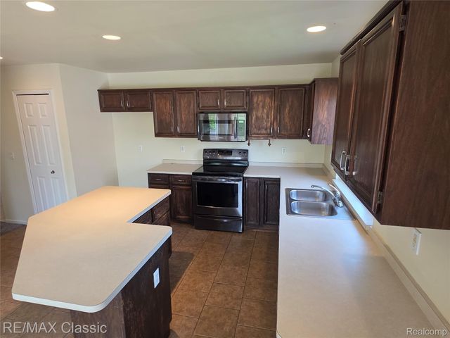 21966 Hunter Circle S, Taylor, MI 48180