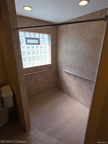 21966 Hunter Circle S, Taylor, MI 48180