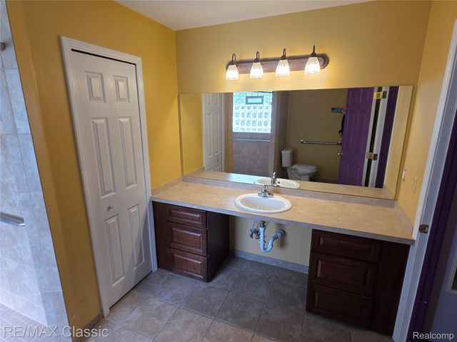 21966 Hunter Circle S, Taylor, MI 48180