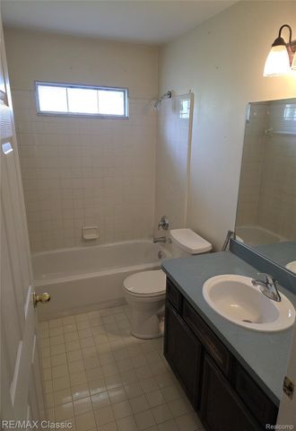 21966 Hunter Circle S, Taylor, MI 48180