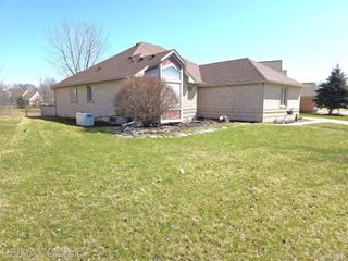 21966 Hunter Circle S, Taylor, MI 48180