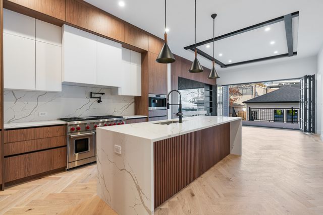 3446 N Oakley Avenue, Chicago, IL 60618