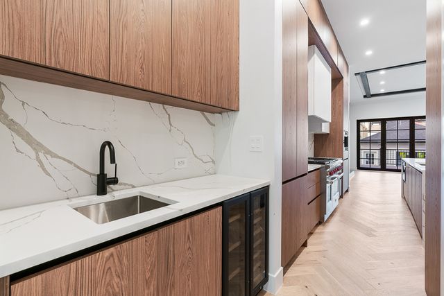 3446 N Oakley Avenue, Chicago, IL 60618