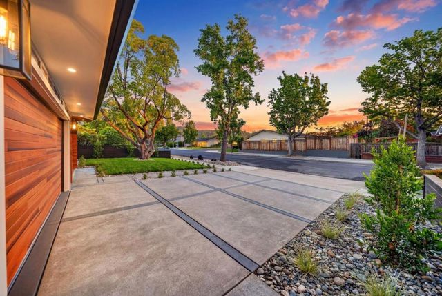 242 Howes Drive, Los Gatos, CA 95032