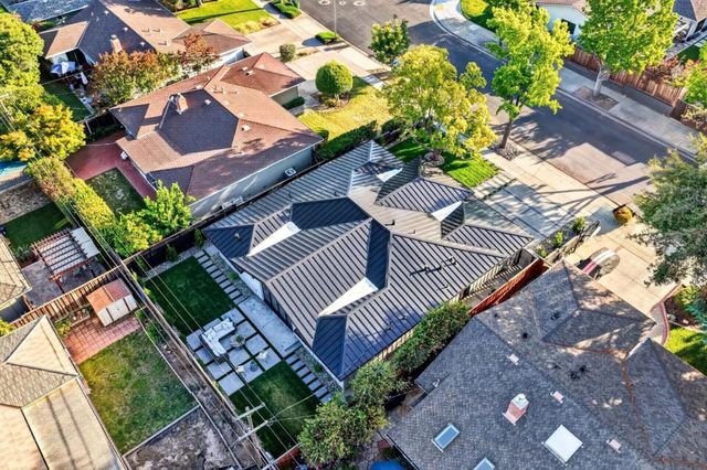 242 Howes Drive, Los Gatos, CA 95032